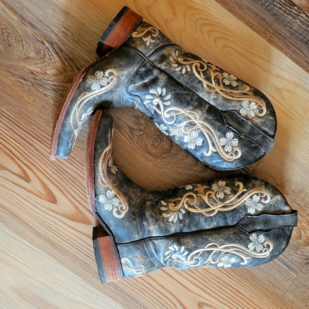 Women's Circle G Embroidered Boots